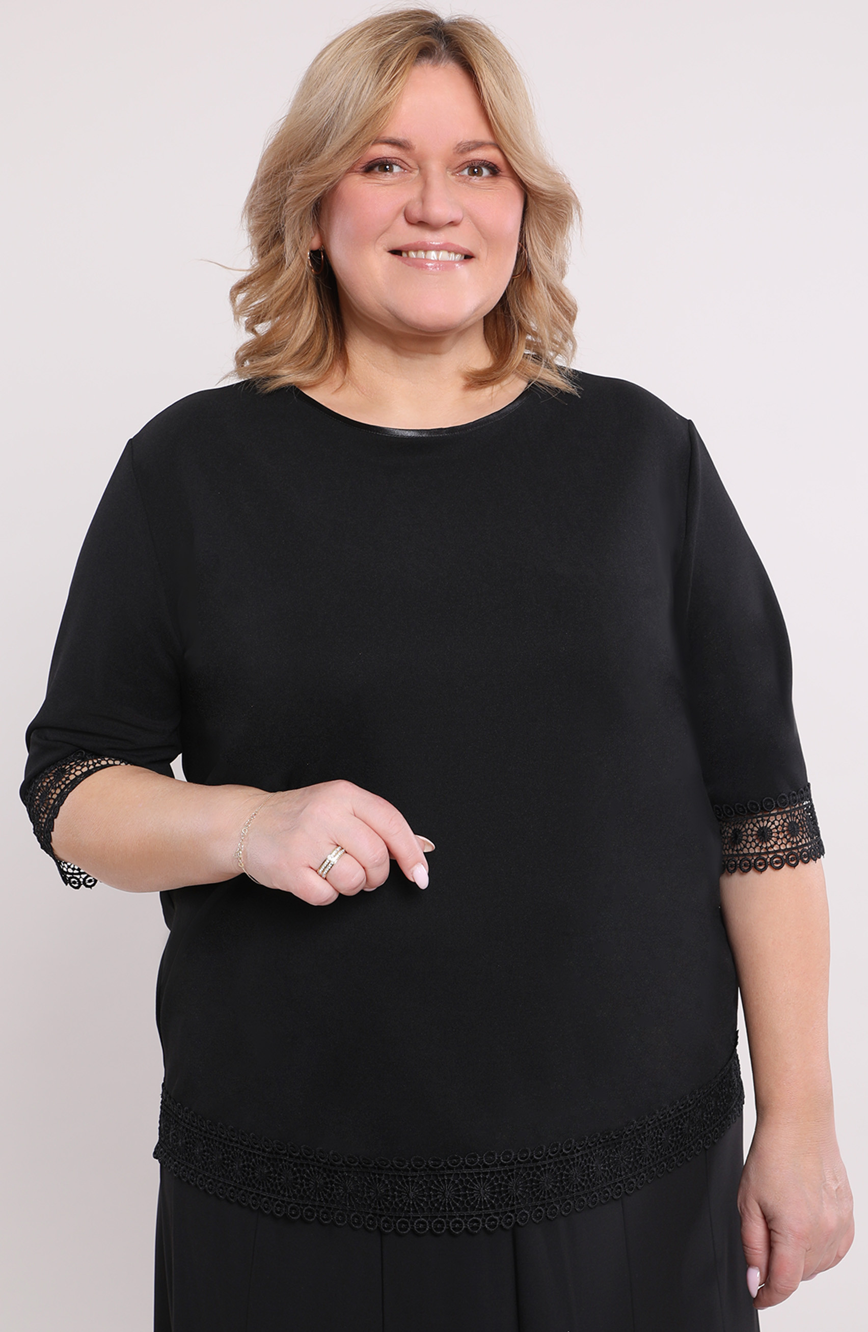 Biała bluzka z koronką