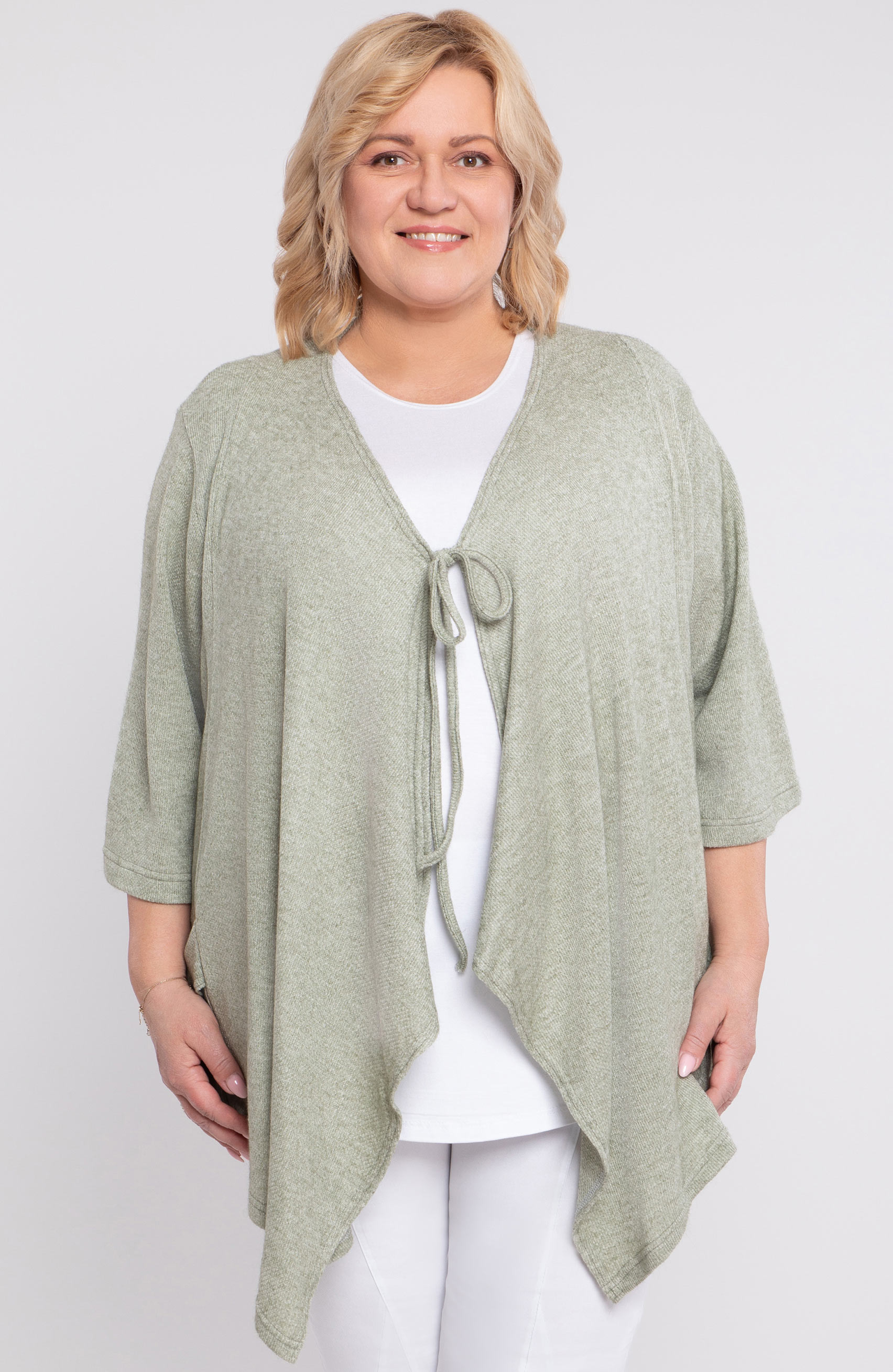 Koralowy sweter z kieszenią
